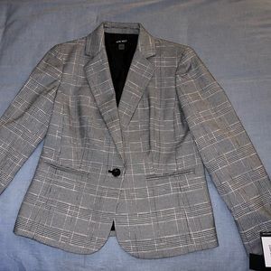 Nine West Plaid Blazer Women’s Size 6. Brand New with Tags.